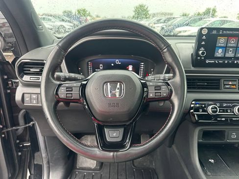 Used 2025 Honda Pilot Black Edition image 23
