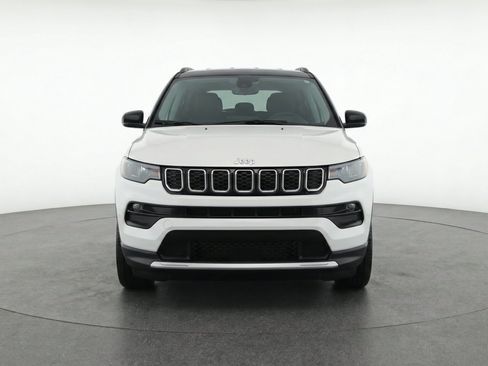 Used 2025 Jeep Compass Limited AWD/4WD image 2