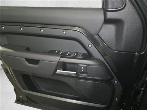 New 2026 Land Rover Defender 110 X-Dynamic SE AWD/4WD image 27