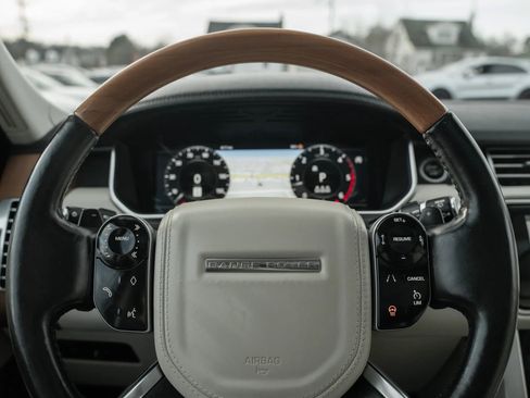 Used 2020 Land Rover Range Rover HSE image 25