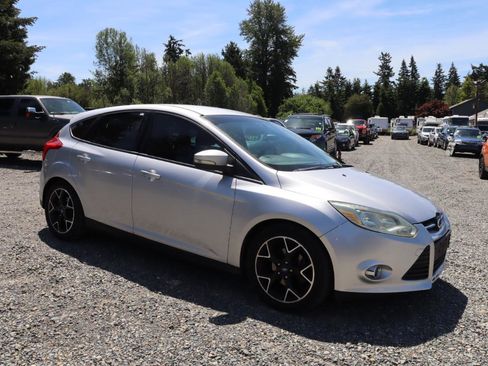 Used 2014 Ford Focus SE w/ Equipment Group 201A FWD image 5