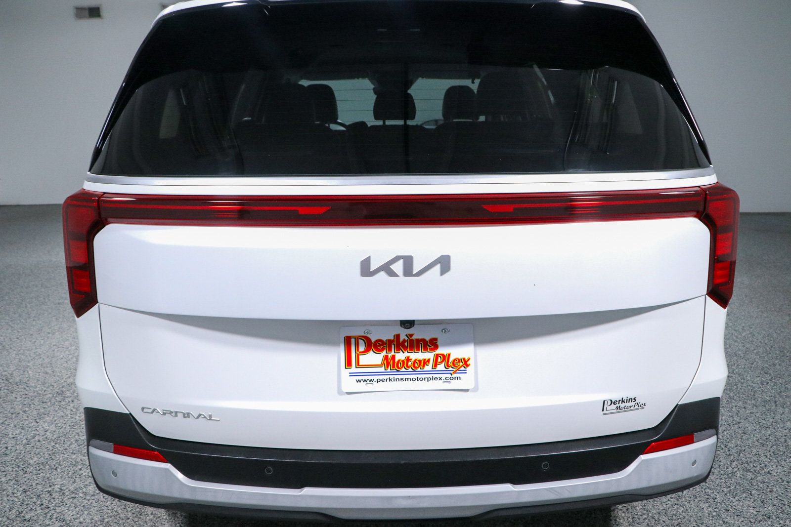 Used 2025 Kia Carnival FWD image 8