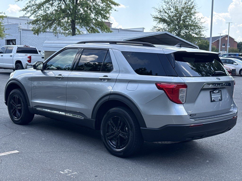 Used 2023 Ford Explorer XLT AWD/4WD image 5
