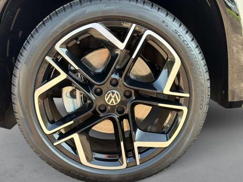 New 2026 Volkswagen Tiguan SEL R-Line AWD/4WD image 11
