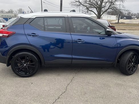 Used 2019 Nissan Kicks SV image 9