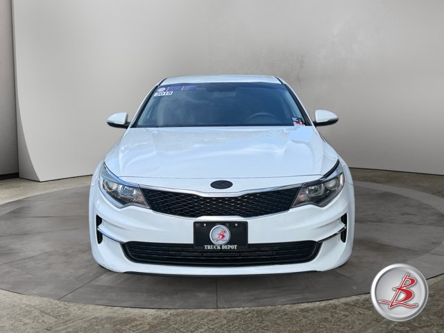 Used 2018 Kia Optima LX FWD image 2