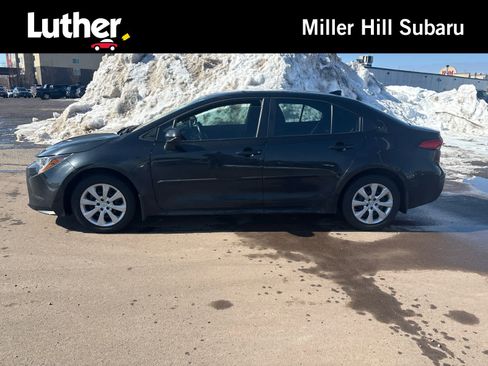 Used 2022 Toyota Corolla LE image 1