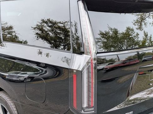 Certified 2025 Cadillac Escalade ESV Sport w/ Touring Package image 9