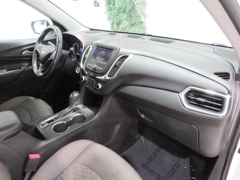 Used 2020 Chevrolet Equinox LT w/ Driver Convenience Package image 7
