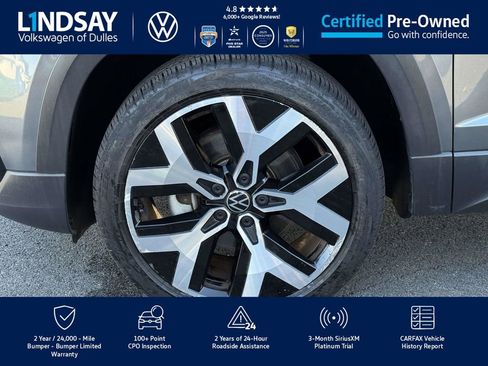 Certified 2022 Volkswagen Taos SEL w/ Panoramic Sunroof Package image 8