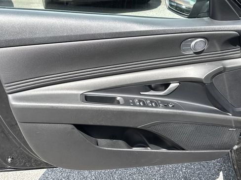 Certified 2023 Hyundai Elantra Limited FWD image 10