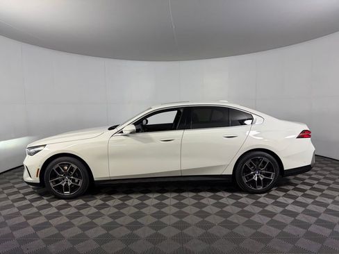 Used 2026 BMW 530i RWD image 9