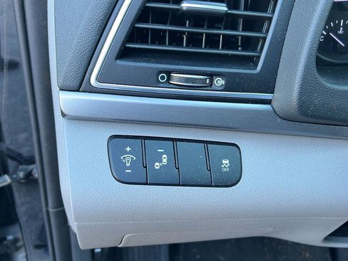 Used 2017 Hyundai Elantra Limited w/ Limited Tech Package 04 image 13