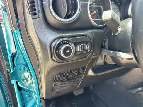 Used 2020 Jeep Wrangler Unlimited Sahara AWD/4WD image 20