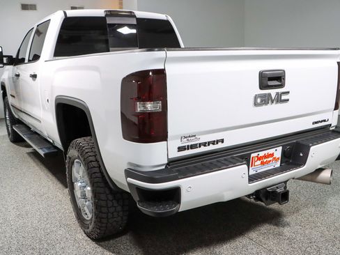 Used 2017 GMC Sierra 2500 Denali w/ Duramax Plus Package AWD/4WD image 9