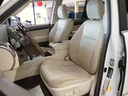 Used 2017 Lexus GX 460 image 2