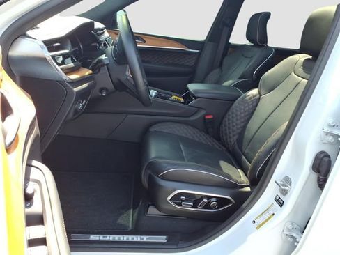 Used 2025 Jeep Grand Cherokee L Summit image 8