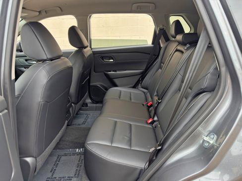 Used 2024 Nissan Rogue SL FWD image 36