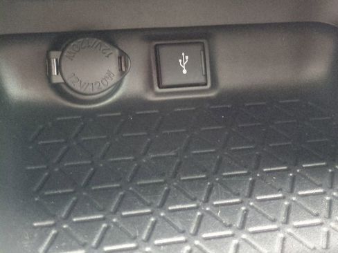 Used 2021 Toyota RAV4 XLE w/ Convenience Package image 22