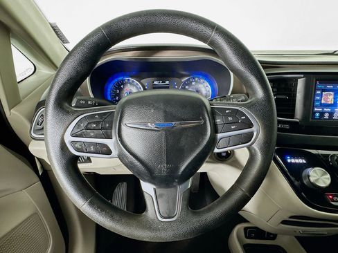 Used 2021 Chrysler Voyager Lxi image 11