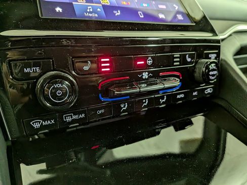 New 2025 Jeep Grand Cherokee L Altitude image 27