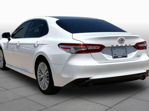 Used 2018 Toyota Camry XLE FWD image 12