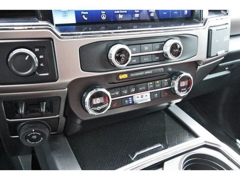 Used 2022 Ford F350 Platinum w/ FX4 Off-Road Package AWD/4WD image 25
