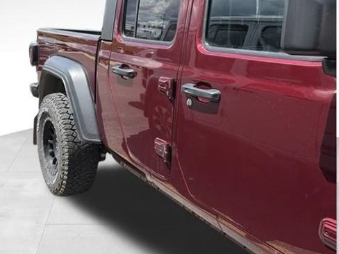 Used 2021 Jeep Gladiator Sport AWD/4WD image 17