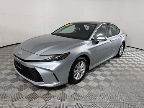 Used 2025 Toyota Camry LE FWD image 9