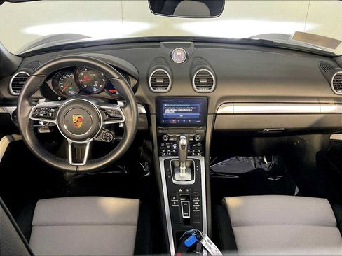 Used 2022 Porsche 718 Boxster RWD image 14