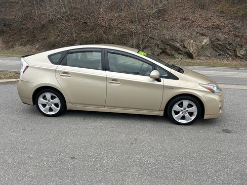 Used 2011 Toyota Prius Four image 9