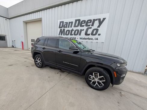 Used 2023 Jeep Grand Cherokee Limited w/ Luxury Tech Group II image 36