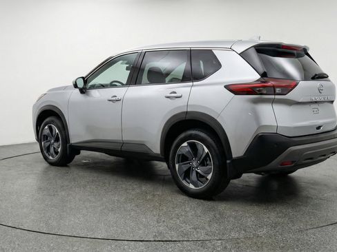 Used 2025 Nissan Rogue SV image 6