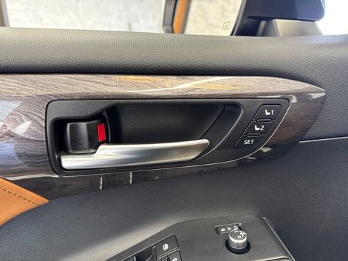 Used 2023 Toyota Highlander Platinum AWD/4WD image 36