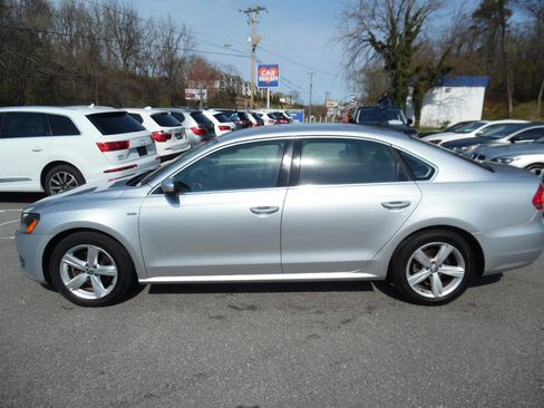 Used 2015 Volkswagen Passat 1.8T Limited Edition image 2