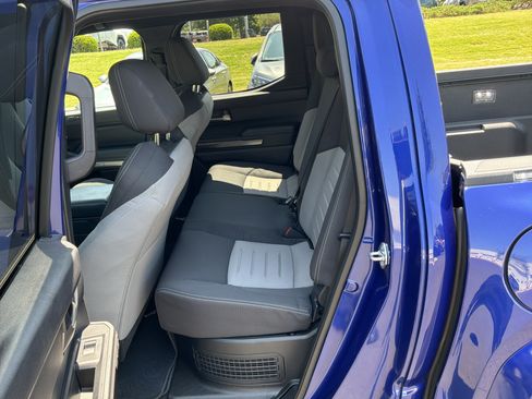Used 2025 Toyota Tacoma TRD Sport AWD/4WD image 30