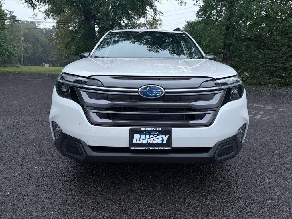 Used 2025 Subaru Forester Limited AWD/4WD image 3