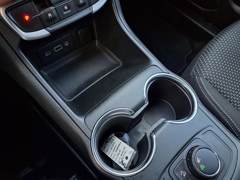 Used 2023 GMC Terrain SLE w/ Elevation Edition image 11