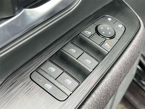 Used 2025 Nissan Kicks SV w/ Illumination Package image 19