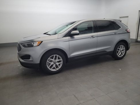 Used 2024 Ford Edge SEL image 3