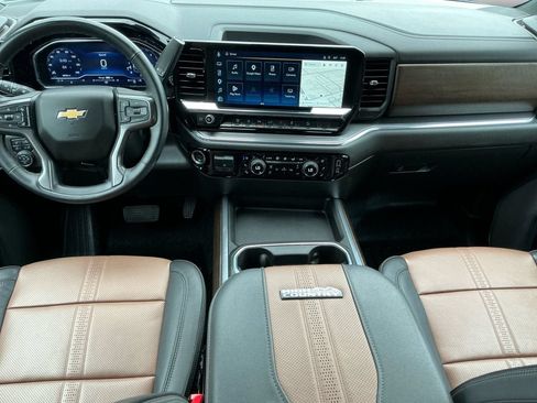 Used 2025 Chevrolet Silverado 3500 High Country w/ High Country Premium Package AWD/4WD image 11