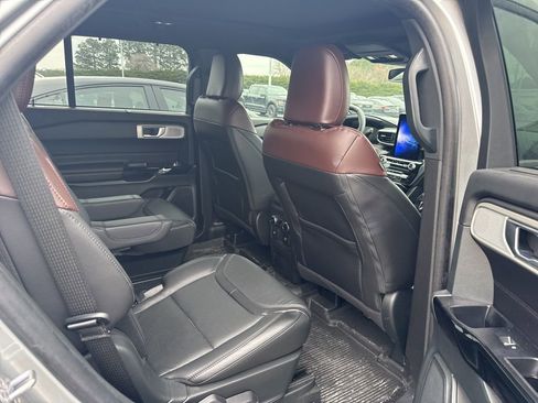 Used 2023 Ford Explorer Platinum w/ Technology Package image 8