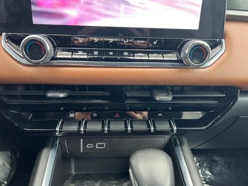 Used 2023 GMC Canyon AT4 image 13