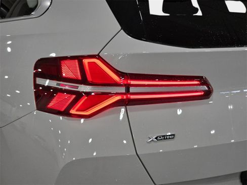 Certified 2025 BMW X3 xDrive30i w/ Convenience Package image 28