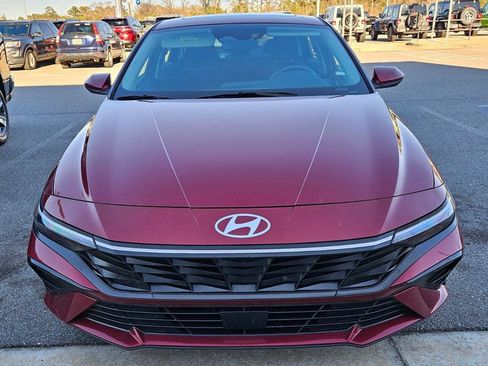 Used 2025 Hyundai Elantra SEL image 2
