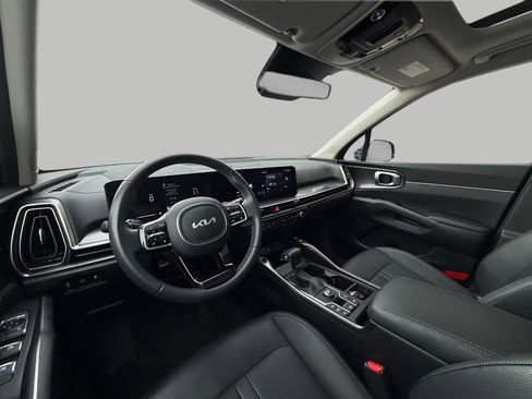 Certified 2025 Kia Sorento EX w/ Panoramic Sunroof Package image 24