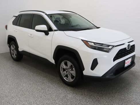 Used 2025 Toyota RAV4 XLE FWD image 4
