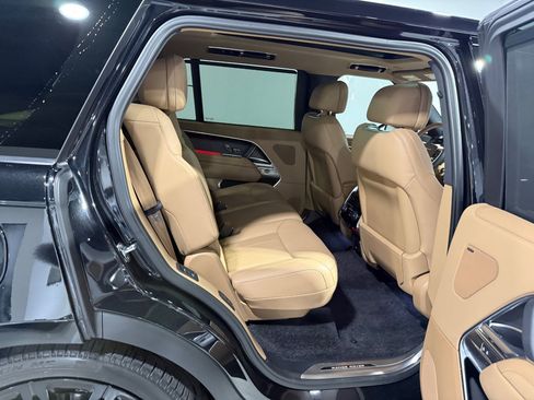 Used 2025 Land Rover Range Rover Long Wheelbase SE image 65