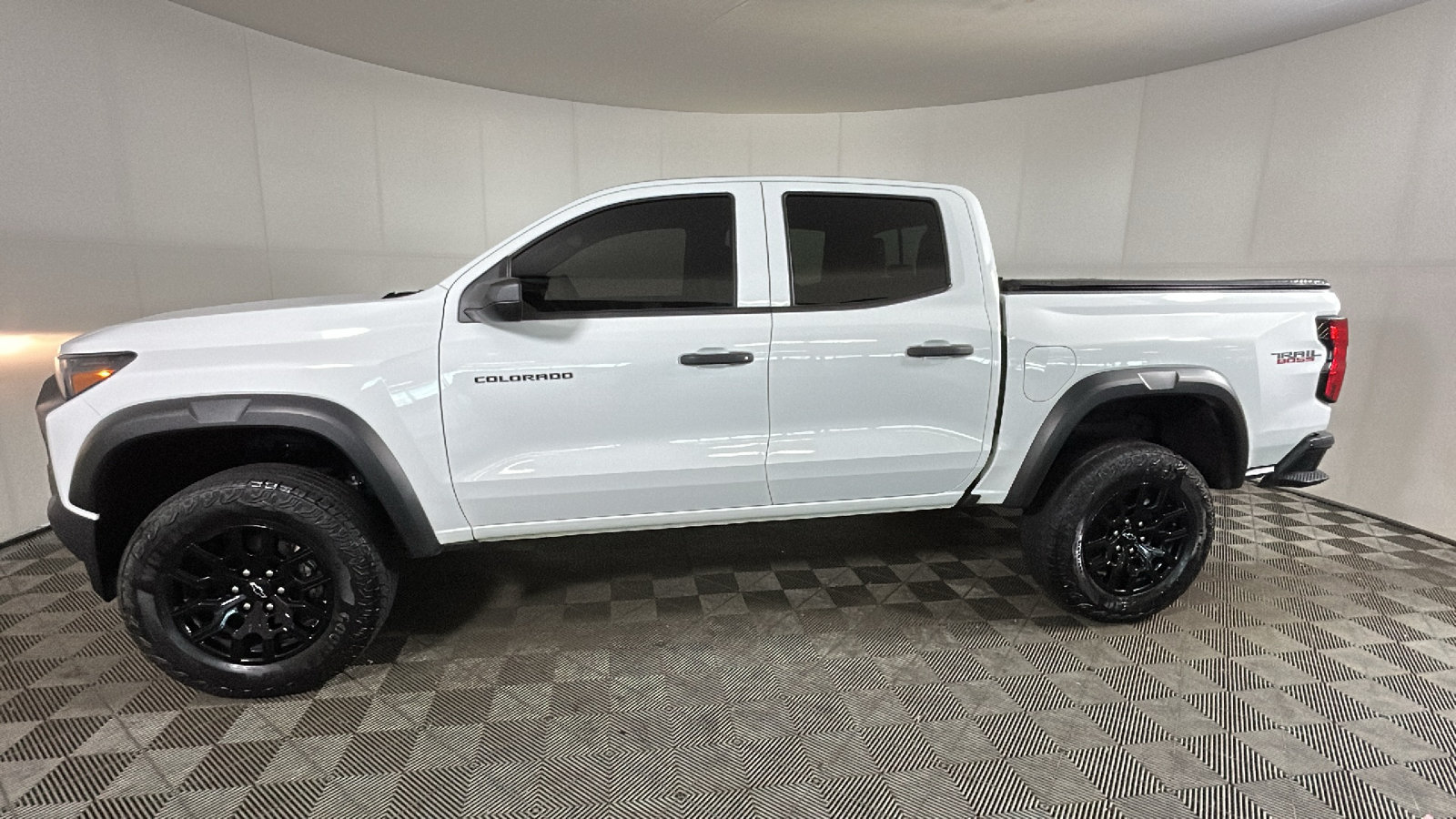 Used 2024 Chevrolet Colorado Trail Boss w/ Advanced Trailering Package AWD/4WD image 6