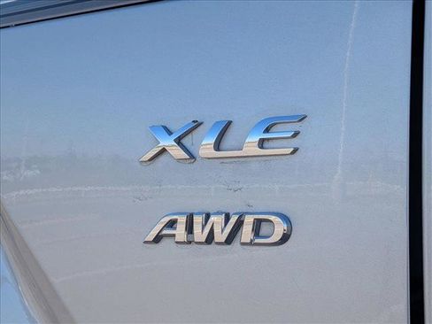 Used 2024 Toyota Corolla Cross XLE image 23